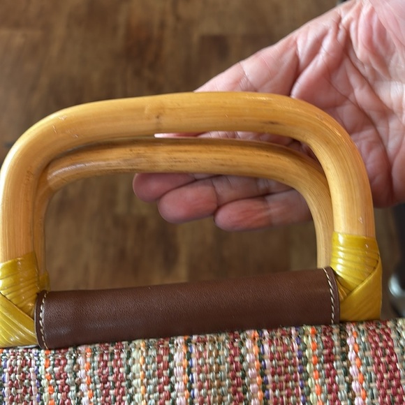 Fossil Handcrafted Bag 14”L 11”H Wood Handles & Shoulder Strap Weave Multicolor - Picture 12 of 13